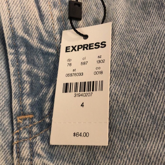 EXPRESS Crossover Waistband Boyfriend Jean Shorts NWT - Picture 14 of 14